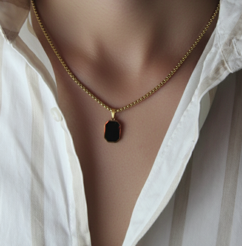 Cutbox chain with faux onyx